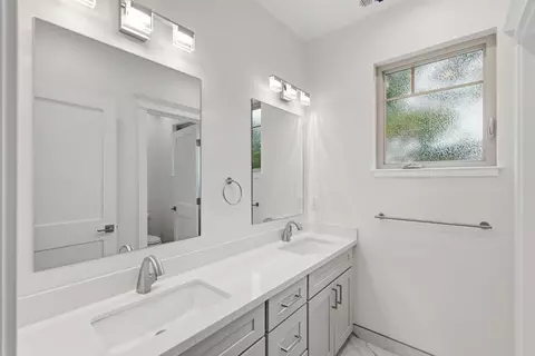 Bath - 61 Wylvale Ave, Moss Beach, CA 94038 photo 8 of 10