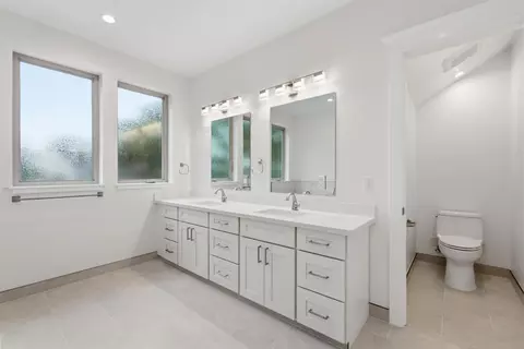 Bath - 61 Wylvale Ave, Moss Beach, CA 94038 photo 5 of 10