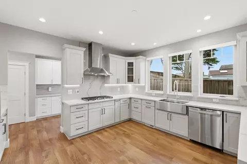 Kitchen - 61 Wylvale Ave, Moss Beach, CA 94038 photo 3 of 11