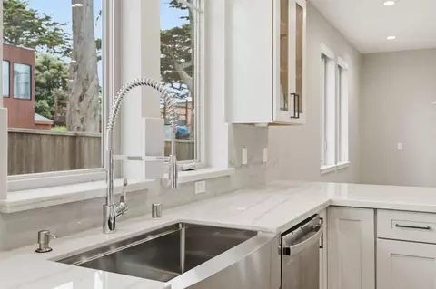 Kitchen - 61 Wylvale Ave, Moss Beach, CA 94038 photo 8 of 11