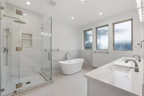 Bath - 61 Wylvale Ave, Moss Beach, CA 94038 photo 3 of 10