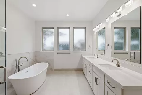 Bath - 61 Wylvale Ave, Moss Beach, CA 94038 photo 4 of 10