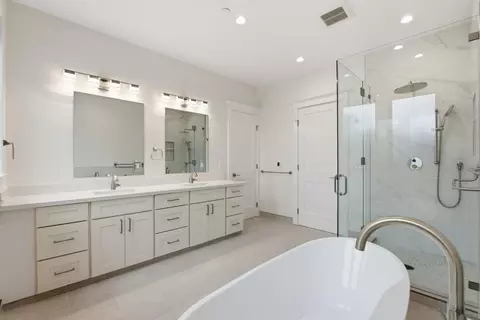 Bath - 61 Wylvale Ave, Moss Beach, CA 94038 photo 6 of 10