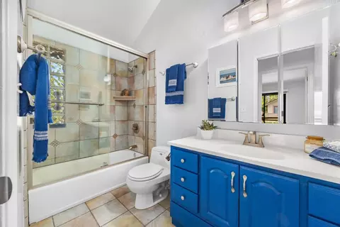 Bath - 6250 Cabot Ct, Aptos, CA 95003 photo 5 of 9