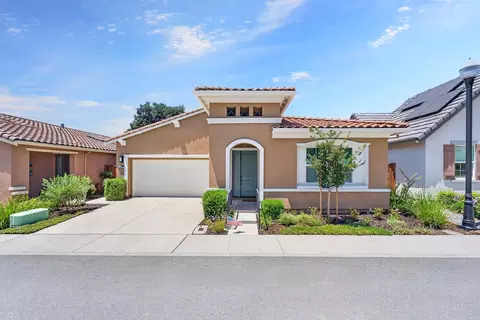 2006 Red Oak Dr, Hollister, CA 95023