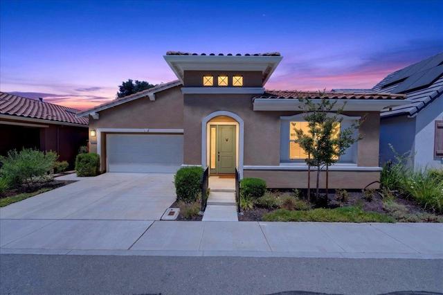 2006 Red Oak Dr, Hollister, CA 95023