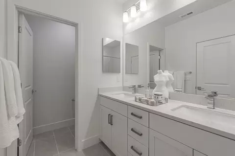 Bath - 2775 Oak Rd, Walnut Creek, CA 94597 photo 4 of 5