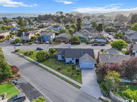 View/Area - 423 Montecito Ave, El Granada, CA 94018 photo 2 of 16