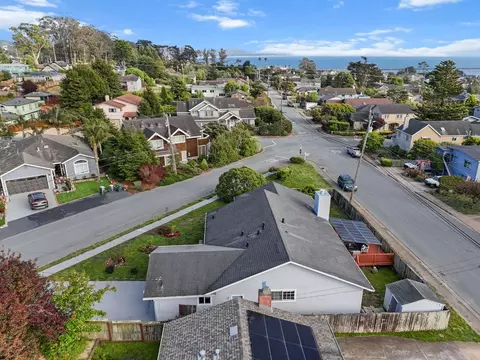 View/Area - 423 Montecito Ave, El Granada, CA 94018 photo 5 of 16
