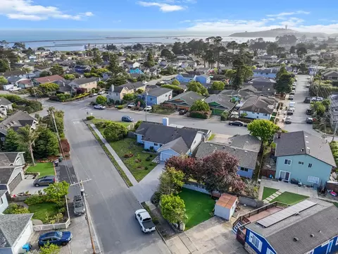 View/Area - 423 Montecito Ave, El Granada, CA 94018 photo 3 of 16