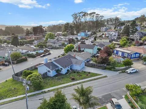 View/Area - 423 Montecito Ave, El Granada, CA 94018 photo 12 of 16