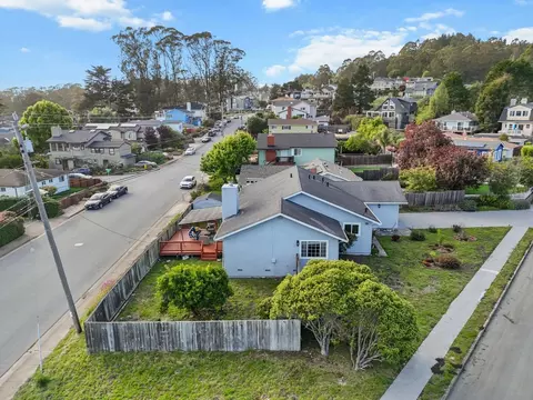 View/Area - 423 Montecito Ave, El Granada, CA 94018 photo 11 of 16