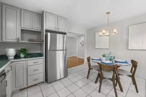 Dining - 423 Montecito Ave, El Granada, CA 94018 photo 2 of 7