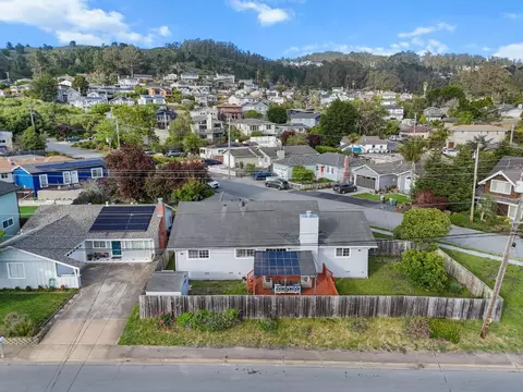View/Area - 423 Montecito Ave, El Granada, CA 94018 photo 7 of 16