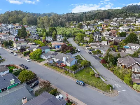 View/Area - 423 Montecito Ave, El Granada, CA 94018 photo 8 of 16