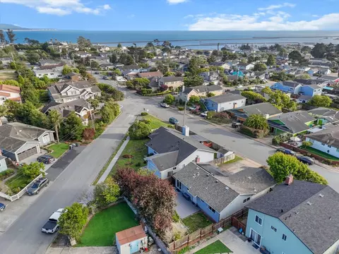 View/Area - 423 Montecito Ave, El Granada, CA 94018 photo 4 of 16