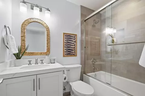 Bath - 915 Pinetree Ln, Aptos, CA 95003 photo 2 of 4