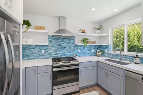 Kitchen - 915 Pinetree Ln, Aptos, CA 95003 photo 3 of 5