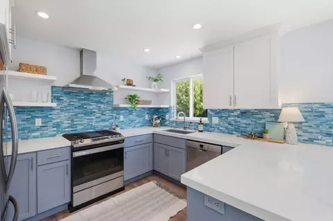 Kitchen - 915 Pinetree Ln, Aptos, CA 95003 photo 2 of 5