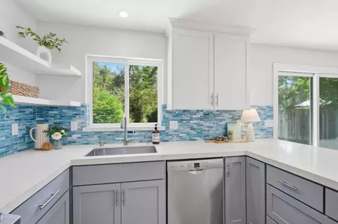 Kitchen - 915 Pinetree Ln, Aptos, CA 95003 photo 4 of 5