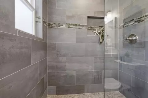 Bath - 915 Pinetree Ln, Aptos, CA 95003 photo 3 of 4