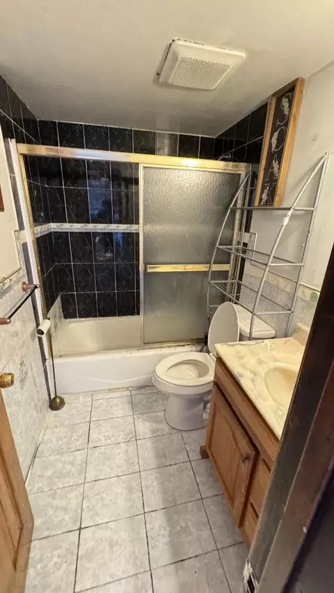 Bath - 89 Farallones St, San Francisco, CA 94112 photo 2 of 2