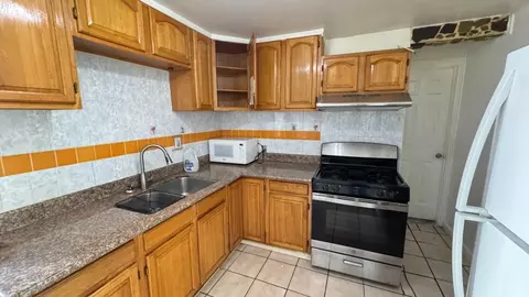 Kitchen - 89 Farallones St, San Francisco, CA 94112 photo 2 of 4