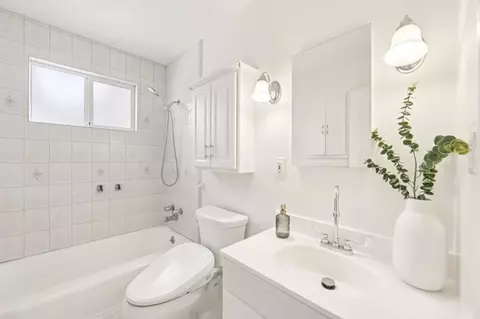 Bath - 383 S Bayview Ave, Sunnyvale, CA 94086 photo 1 of 1