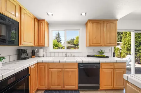 Kitchen - 529 Bryce Ct, Milpitas, CA 95035 photo 3 of 5