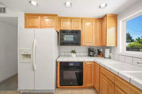 Kitchen - 529 Bryce Ct, Milpitas, CA 95035 photo 2 of 5