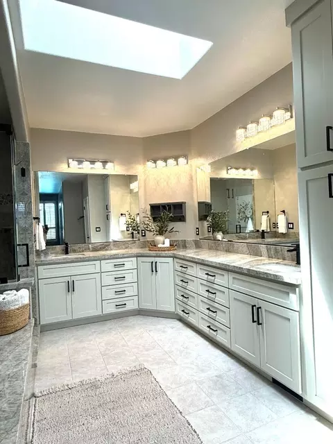 Bath - 160 Dan Dr, Hollister, CA 95023 photo 1 of 5