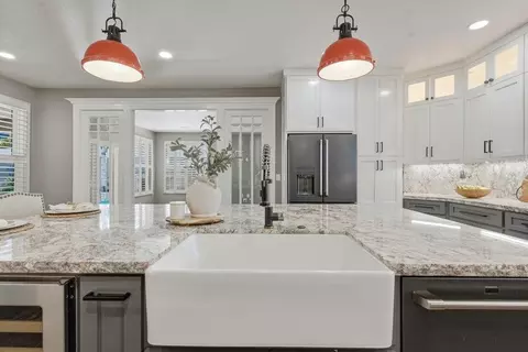 Kitchen - 160 Dan Dr, Hollister, CA 95023 photo 4 of 10