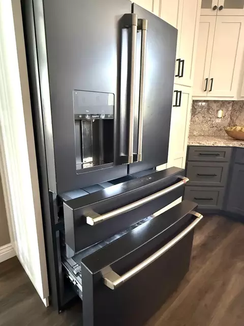 Kitchen - 160 Dan Dr, Hollister, CA 95023 photo 6 of 10