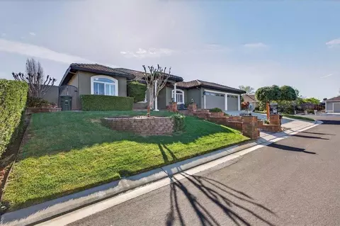 Exterior - 160 Dan Dr, Hollister, CA 95023 photo 2 of 13