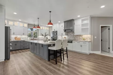 Kitchen - 160 Dan Dr, Hollister, CA 95023 photo 2 of 10
