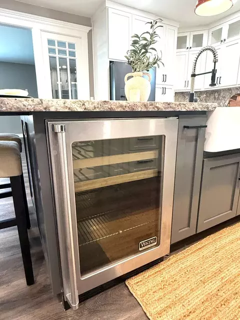 Kitchen - 160 Dan Dr, Hollister, CA 95023 photo 5 of 10