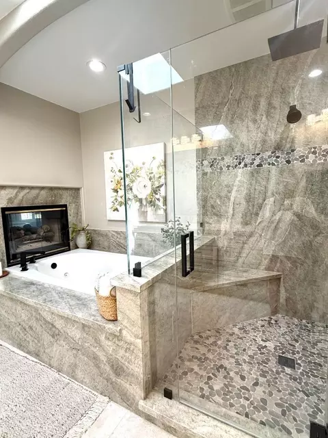 Bath - 160 Dan Dr, Hollister, CA 95023 photo 2 of 5