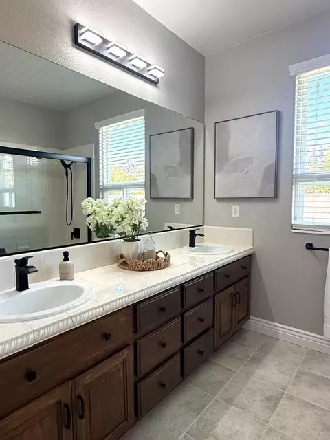 Bath - 160 Dan Dr, Hollister, CA 95023 photo 4 of 5