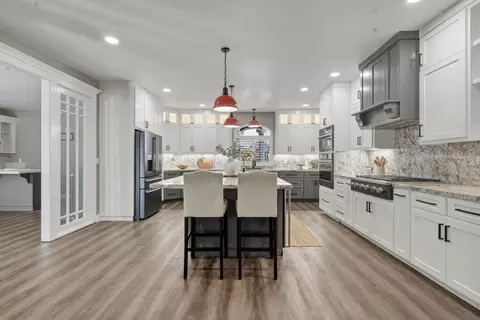 Kitchen - 160 Dan Dr, Hollister, CA 95023 photo 1 of 10