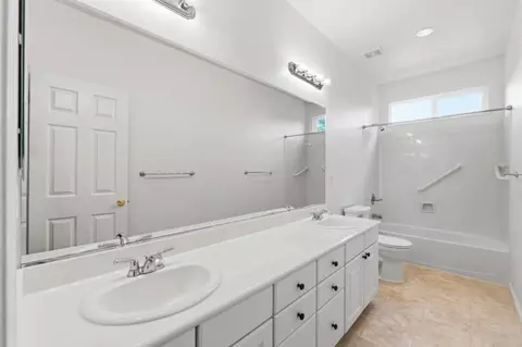 Bath - 5011 Pacific Crest Dr, Seaside, CA 93955 photo 2 of 4