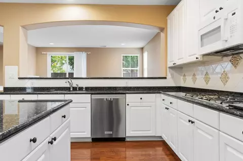Kitchen - 5011 Pacific Crest Dr, Seaside, CA 93955 photo 4 of 7