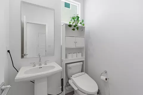 Bath - 2116 Willa Grace Ave, Manteca, CA 95337 photo 3 of 4