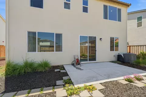 Exterior - 2116 Willa Grace Ave, Manteca, CA 95337 photo 5 of 6