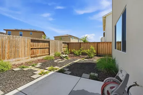 Exterior - 2116 Willa Grace Ave, Manteca, CA 95337 photo 4 of 6