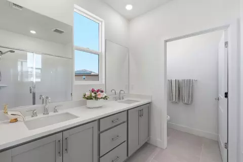 Bath - 2116 Willa Grace Ave, Manteca, CA 95337 photo 1 of 4