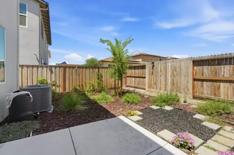 Exterior - 2116 Willa Grace Ave, Manteca, CA 95337 photo 3 of 6