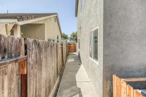 Exterior - 643 E Springer Dr, Turlock, CA 95382 photo 3 of 8