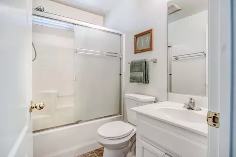 Bath - 643 E Springer Dr, Turlock, CA 95382 photo 2 of 3