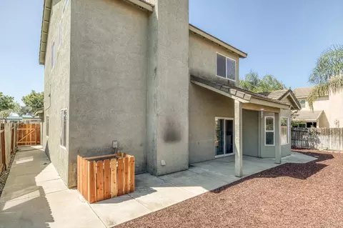 Exterior - 643 E Springer Dr, Turlock, CA 95382 photo 4 of 8