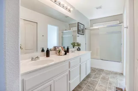 Bath - 643 E Springer Dr, Turlock, CA 95382 photo 3 of 3